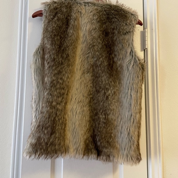 Faux Fur Vest - Picture 3 of 3